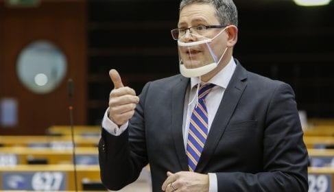 Átlátszó maszkok: Magyarország kiváló példát mutat az EU számára